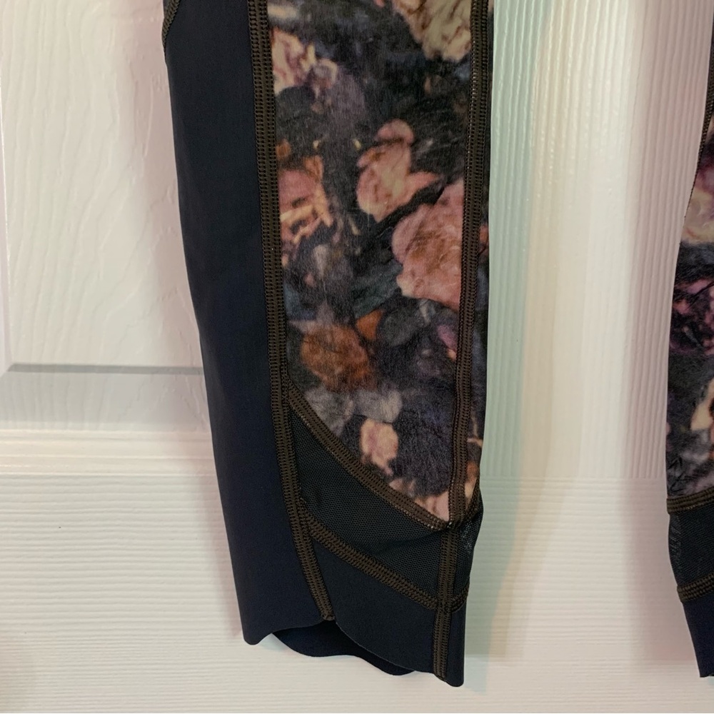 Lululemon Wunder Under High-Rise Floral Leggings, size 2 - Picture 8 of 10
